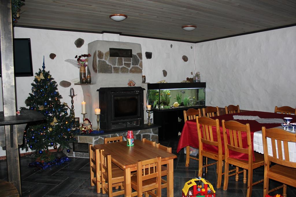 Krapi Guesthouse Treimani Chambre photo