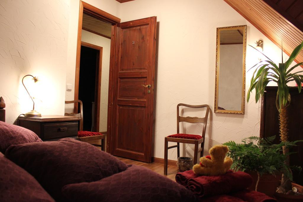 Krapi Guesthouse Treimani Chambre photo