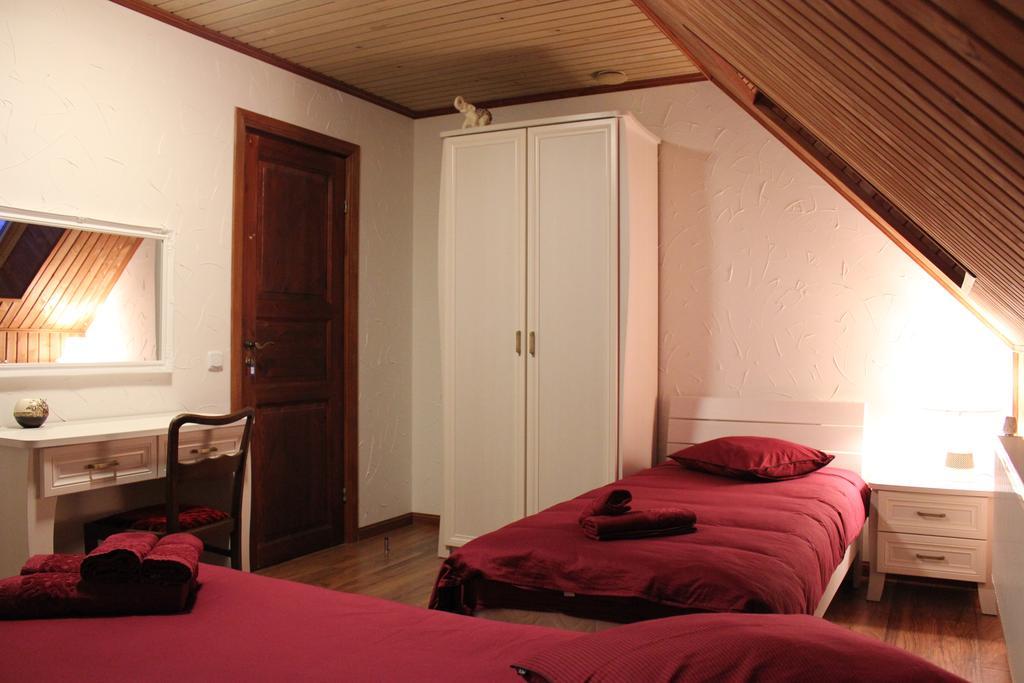 Krapi Guesthouse Treimani Chambre photo