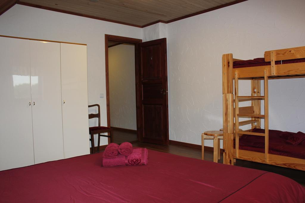 Krapi Guesthouse Treimani Chambre photo