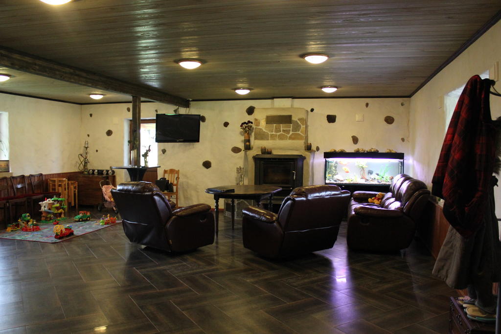 Krapi Guesthouse Treimani Chambre photo