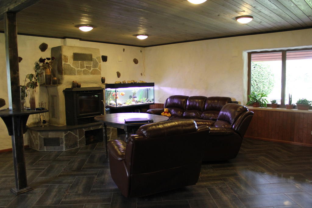 Krapi Guesthouse Treimani Chambre photo