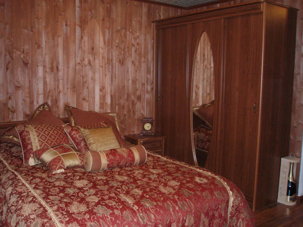 Krapi Guesthouse Treimani Chambre photo